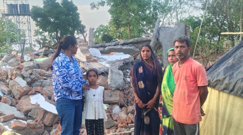 सत्ता के बुलडोज़र तले कुचले गए गरीबों के आशियाने;